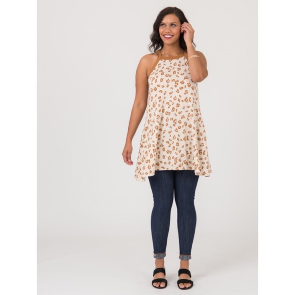 Agnes and Dora Keyhole Tunic Top